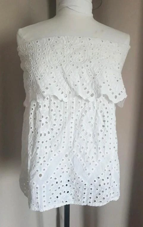 Top blanco con hombros descubiertos en bordado inglés 34 - XS – photo 3